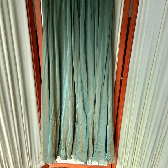 Carmen Marc Valvo 100% Silk Shimmering Green Long Evening Dress Y2K Size 4 - Picture 9 of 15